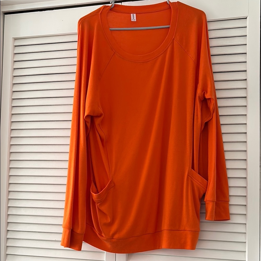 Orange Women's sweater EUC